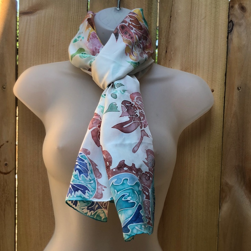 VTG  Custom-printed  and  hand-rolled 100% Silk Gorgeous Oblong Scarf